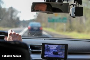 policyjny wideorejestrator nagrywa pojazd