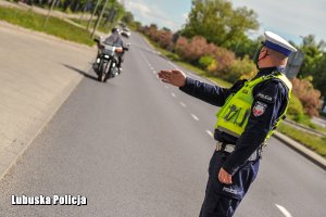 zatrzymanie motocyklisty do kontroli