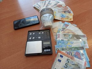Zabezpieczone narkotyki i pieniądze oraz telefon