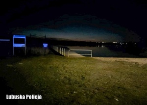 Jezioro porą nocną