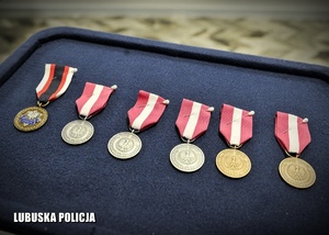 Medale, które zostały przyznane funkcjonariuszom.