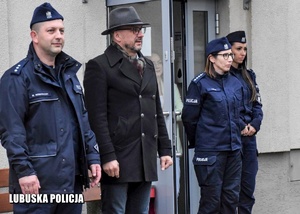 Policjanci oraz Burmistrz Lubska.