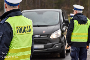 Policjanci kontrolują trzeźwość kierowców na trasie S3