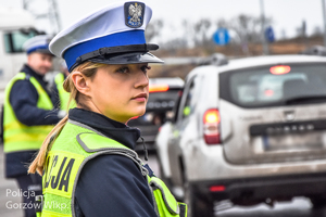 Policjanci kontrolują trzeźwość kierowców na trasie S3