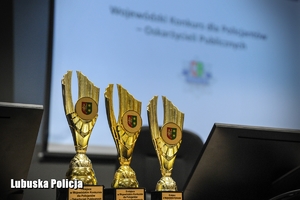 Puchary dla najlepszych uczestników konkursu.