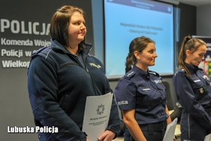 Policjantki z wyróżnieniami za zwycięstwo w konkursie.