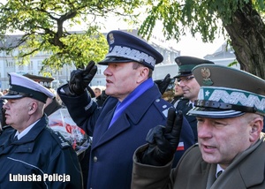 Komendant Wojewódzki Policji na obchodach Święta Niepodległości.