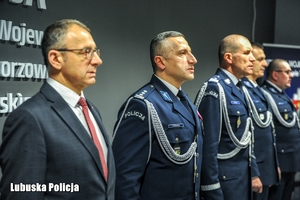 Wojewoda Lubuski i policjanci